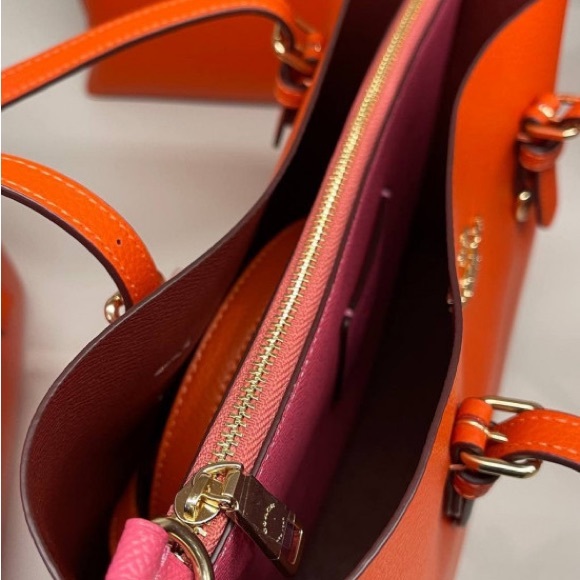 Coach - Picture 4 of 4